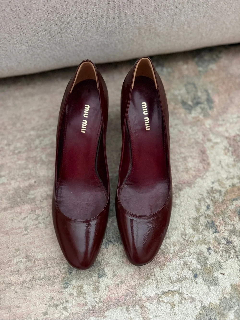 VTG MIU MIU Sz 39 Patent Leather Block Heel Pumps Round Toe Oxblood Red Y2K